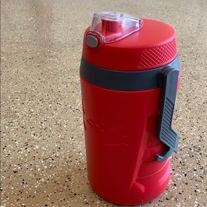 Insulated water jug with hanger handle